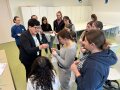 Personengruppe in einem Raum