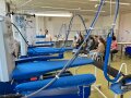 Bügelstationen in einem Raum